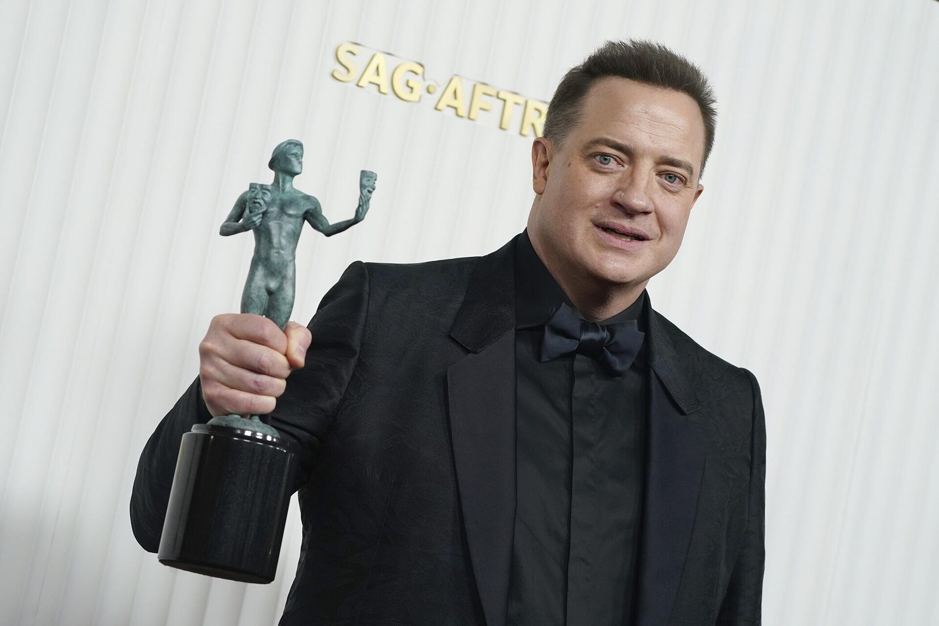 Brendan Fraser, winner of the award for outstanding performance by a male actor in a leading role for The Whale, poses in the press room at the 29th annual Screen Actors Guild Awards. - Sputnik International, 1920, 12.03.2023