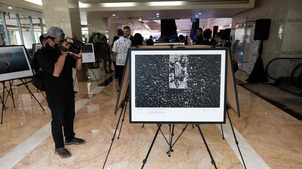 Visitors attend the opening ceremony of Stenin Photo Contest exhibition, in Jakarta, Indonesia.  - Sputnik International