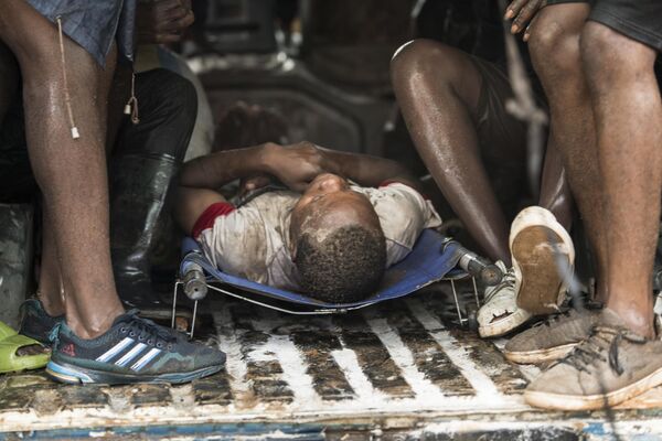 An injured man is transported to hospital in Blantyre, Malawi, Monday March 13, 2023. - Sputnik International