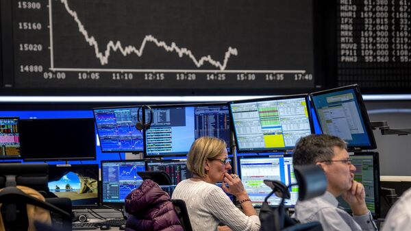Brokers watch their screens at the stock market in Frankfurt, Germany, Monday, March 13, 2023 - Sputnik International