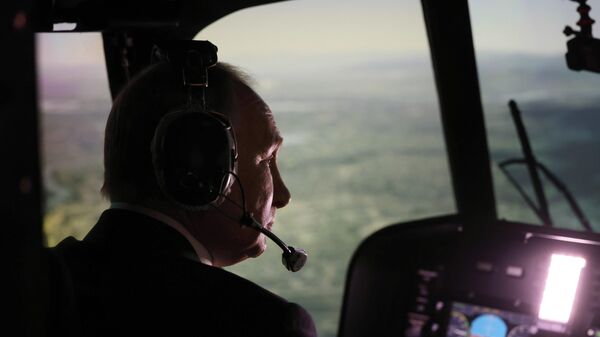 Vladimir Putin Tests Simulator for Mi-171A2 Helicopter Pilots - Sputnik International