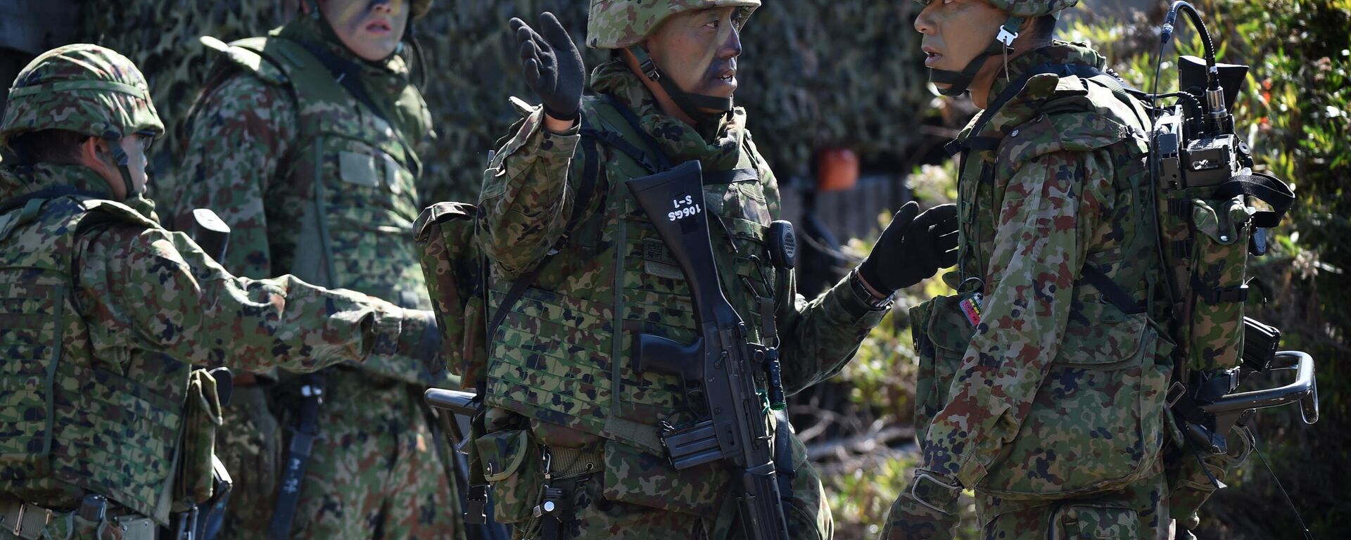 Japanese soldiers prepare during an amphibious landing operation with US Forces and the Japan Maritime Self-Defense Force (JMSDF) at the Dawn Blitz 2015 exercise in Camp Pendleton, California on September 5, 2015 - Sputnik International, 1920, 16.03.2023