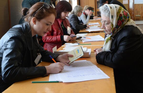 Voting in Simferopol. The referendum was attended by citizens off all ages.  - Sputnik International