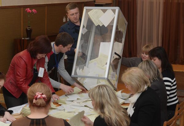 The counting of votes took some time (poll station in Simferopol).  - Sputnik International
