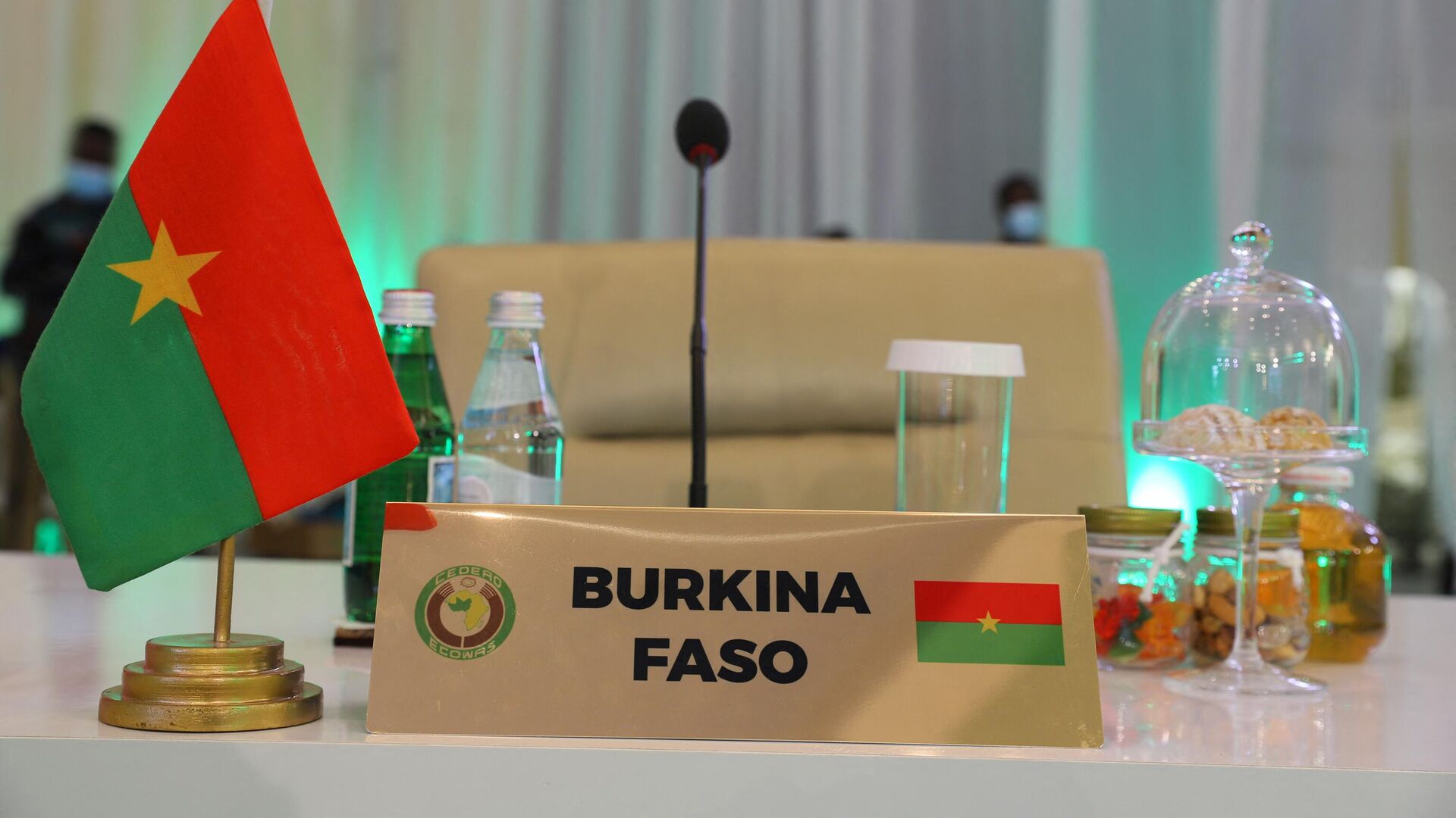 Empty seat of the head of state of Burkina Faso at the second extraordinary summit on the political situation in Burkina Faso, in Accra, Ghana, on February 3, 2022 - Sputnik International, 1920, 30.03.2023