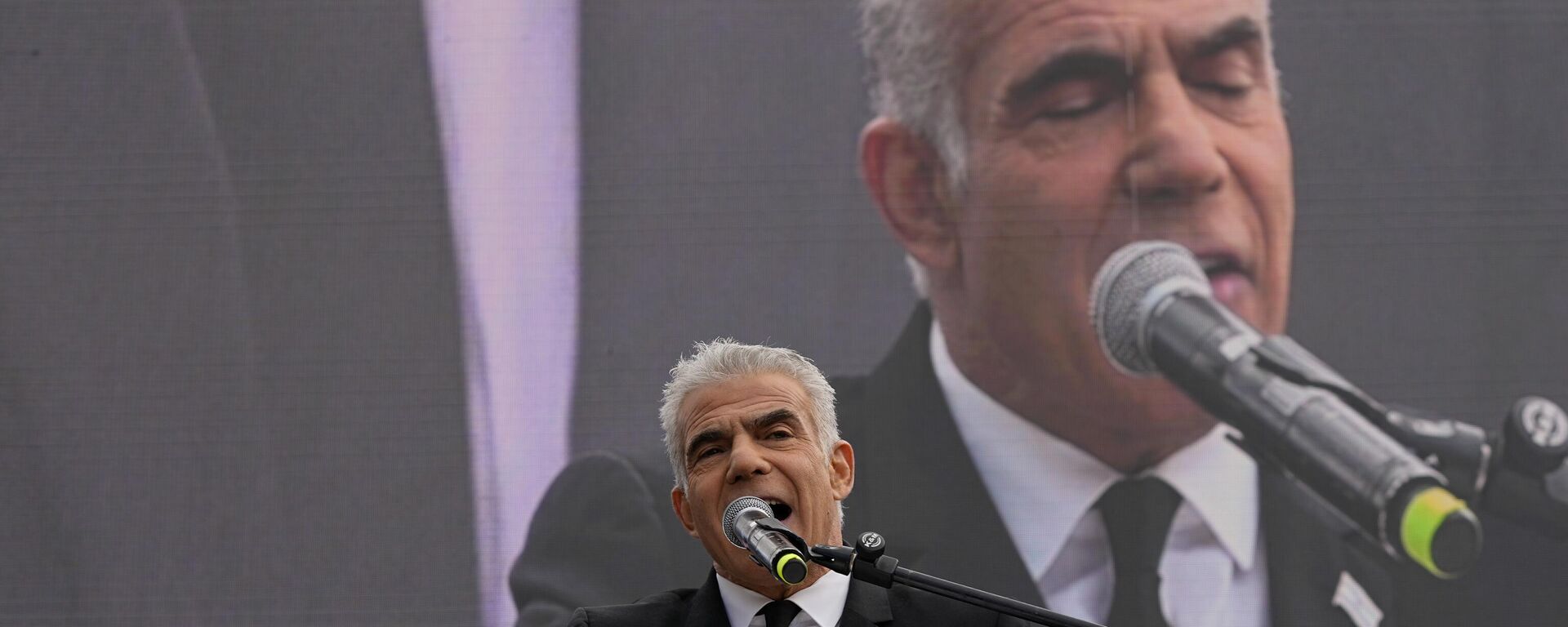 Israel's opposition leader and former Prime Minister Yair Lapid speaks during a rally against plans by Prime Minister Benjamin Netanyahu's new government to overhaul the judicial system, outside the Knesset, Israel's parliament, in Jerusalem, Monday, Feb. 13, 2023. - Sputnik International, 1920, 16.10.2024