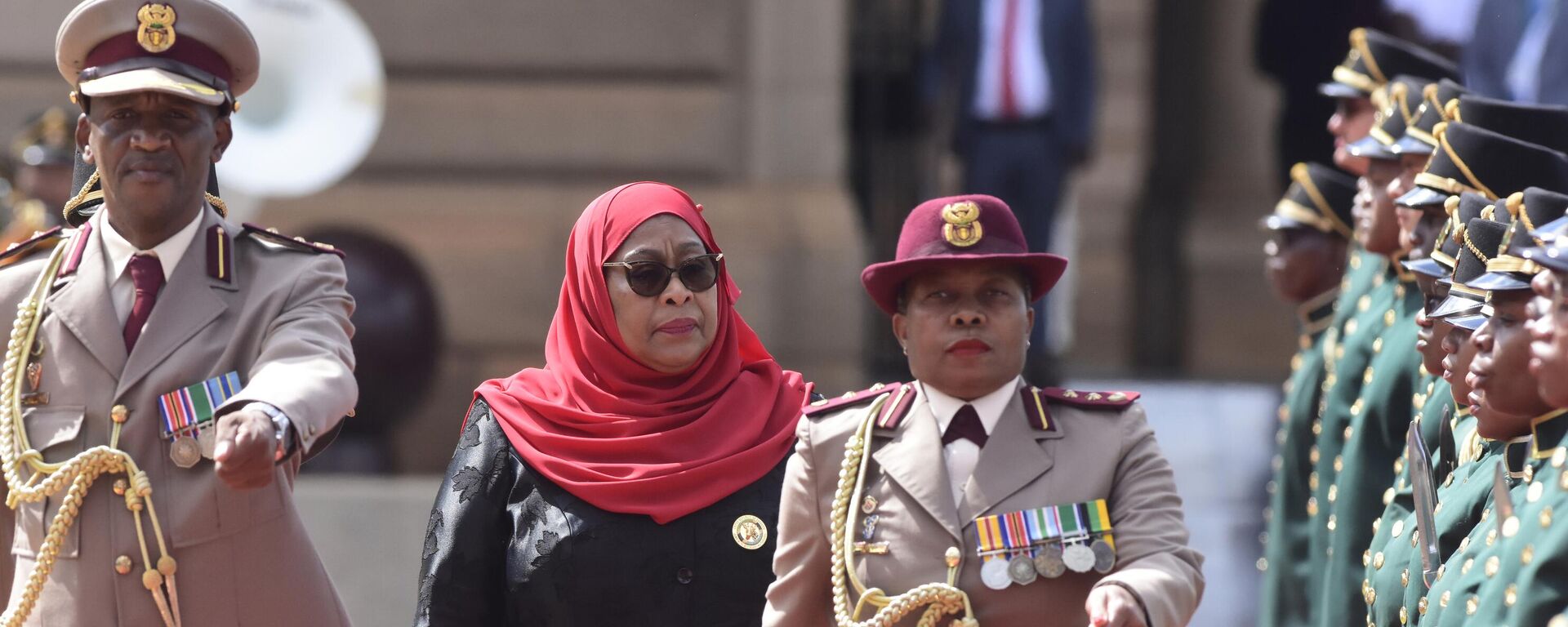 Tanzanian President Samia Suluhu Hassan inspects a guard of honour at a welcoming ceremony in Pretoria, South Africa, Thursday, March 16, 2023.  - Sputnik International, 1920, 19.03.2023
