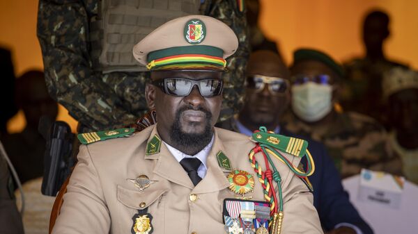 Guinea's leader Col. Mamady Doumbouya watches over an independence day military parade in Bamako, Mali Thursday, Sept. 22, 2022 - Sputnik International