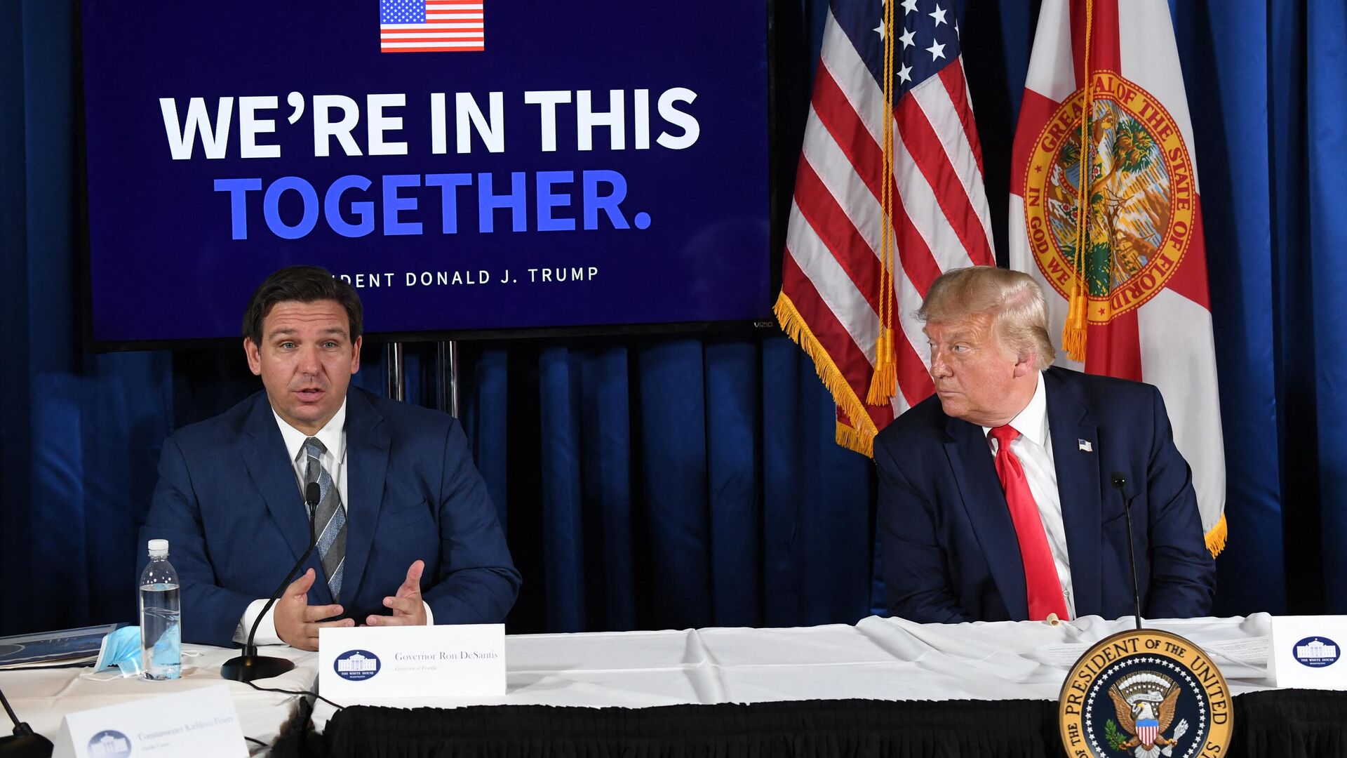 US President Donald Trump (R) and Florida's governor Ron DeSantis hold a COVID-19 and storm preparedness roundtable in Belleair, Florida. File photo. - Sputnik International, 1920, 20.03.2023