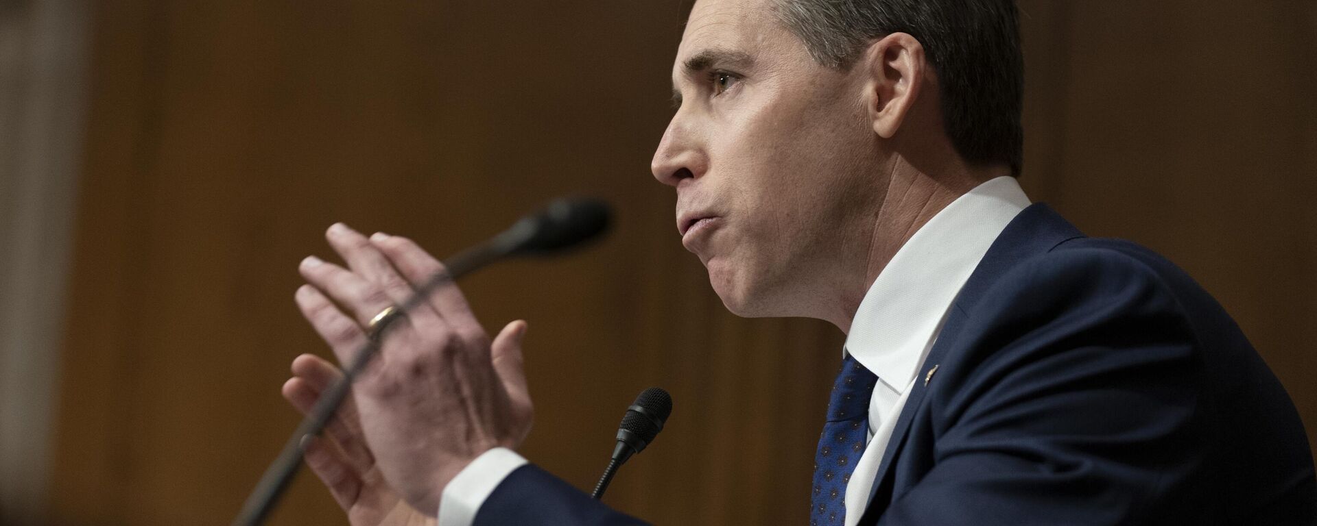 Sen. Josh Hawley, R-Mo., questions Colleen Shogan, nominee to be archivist of the U.S. National Archives and Records Administration, Tuesday, Feb. 28, 2023. - Sputnik International, 1920, 21.03.2023