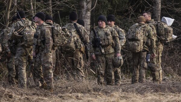US soldiers are seen near a military camp in Arlamow, southeastern Poland, near the border with Ukraine, on March 3, 2022 - Sputnik International
