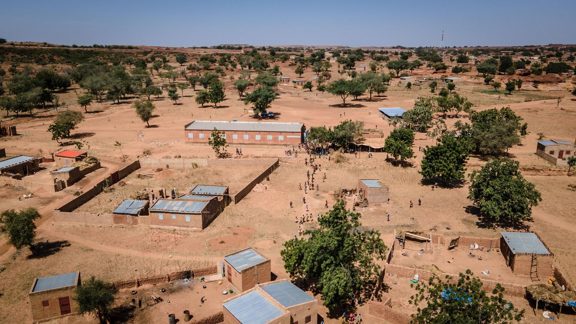 An aerial view taken on November 16, 2020 shows the Koum-Lakre school, located in Kaya's outskirts, crowded with Internally Displaced People (IDP).  - Sputnik International, 1920, 22.03.2023