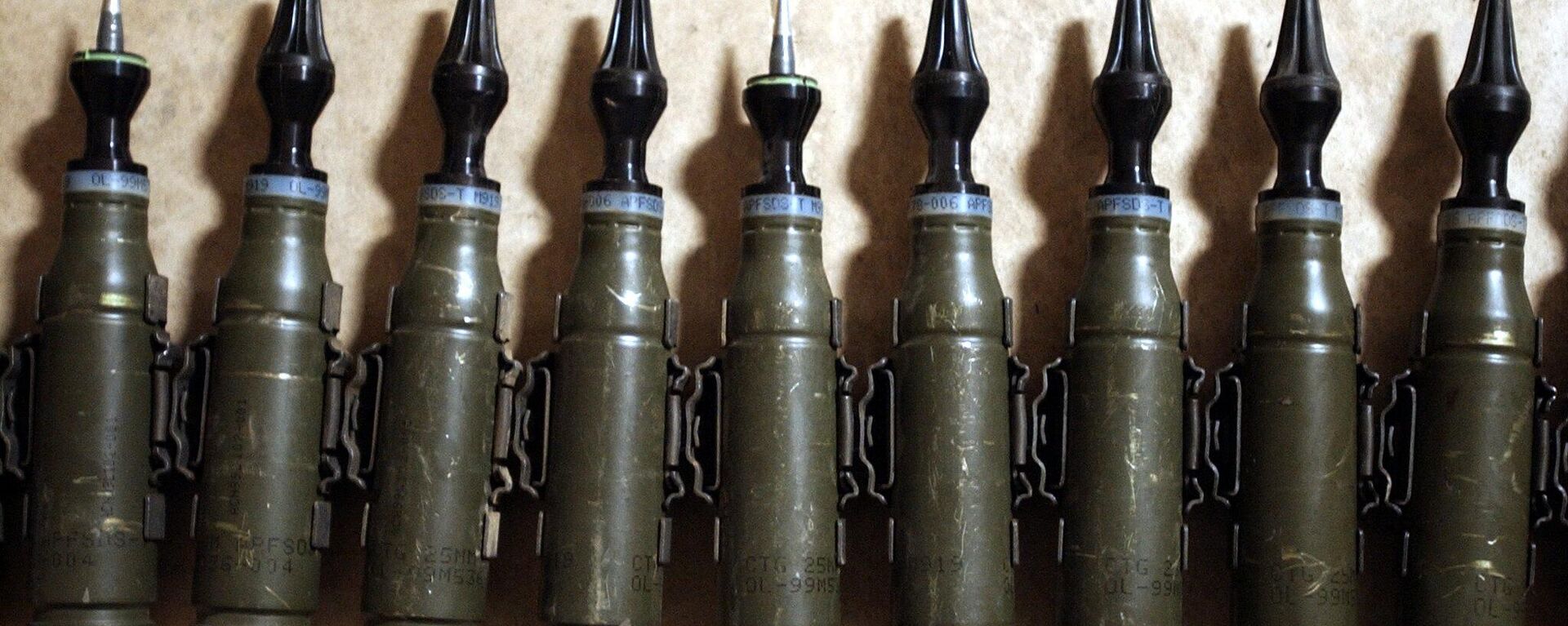 A row of US Army  25mm rounds of depleted uranium ammunition, 11 February 2004, at the base of Charlie Company, 1-22 Battalion, 4th Infantry Division, in Tikrit, 180 km (110 miles) north of Baghdad - Sputnik International, 1920, 28.03.2023