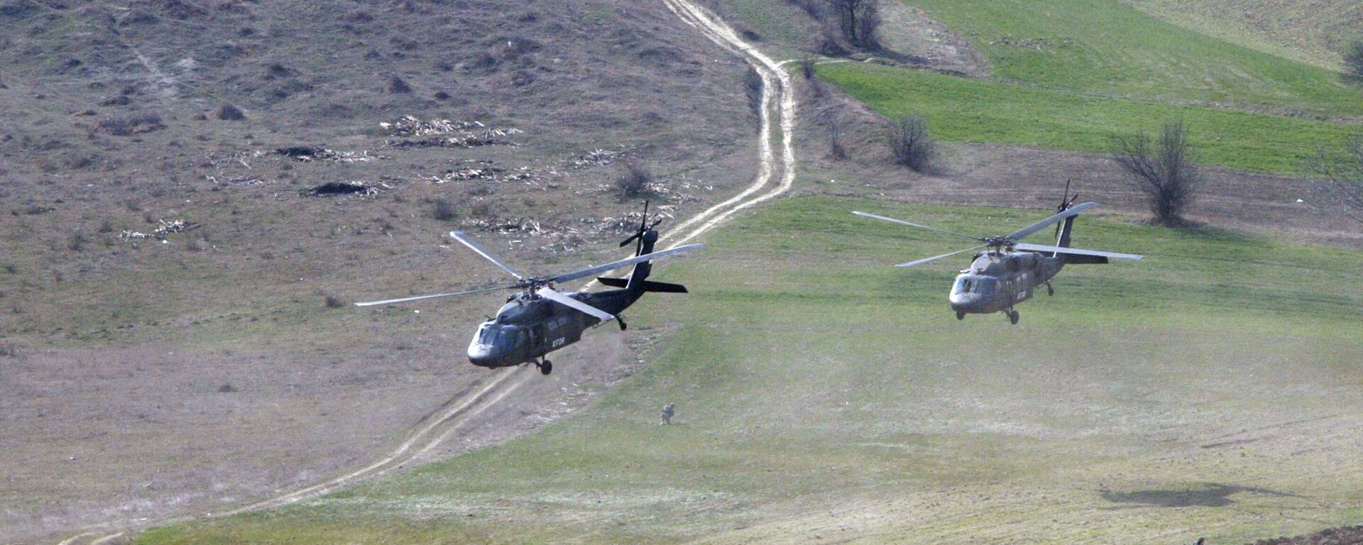 U.S Army helicopters take off after deploying U.S soldiers serving in the NATO-led peacekeeping mission in Kosovo to guard a Serb Orthodox Church during a rapid deployment exercise in the eastern Kosovo village of Ropotovo on Thursday, March 15. 2007.  - Sputnik International, 1920, 29.05.2023