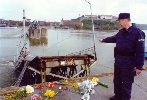  Bridge ruined by NATO bombs.The damage to the economies of Balkan nations exceeded $100 bn. - Sputnik International