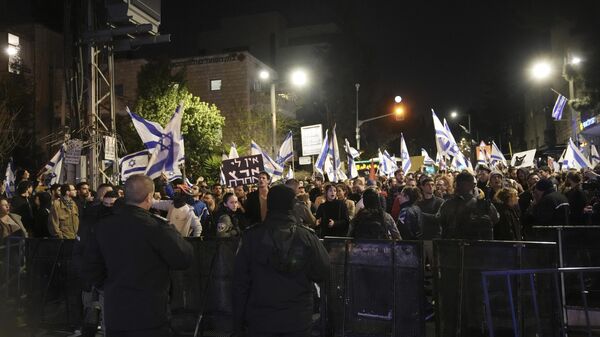 Israeli Protest outside of PM Benjamin Netanyahu's residence, March 26, 2023 - Sputnik International