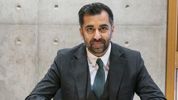 Newly elected leader of the Scottish National Party (SNP), Humza Yousaf signs the nomination form to become First Minister for Scotland at the Scottish Parliament in Edinburgh - Sputnik International