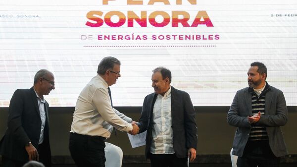 Governor of Sonora Alfonso Durazo, center right, shakes hands with Mexican Foreign Secretary Marcelo Ebrard during the presentation of the Plan Sonora de Energias Sostenibles (Sonora Plan for Sustainable Energy) on Thursday, Feb. 2, 2023. - Sputnik International