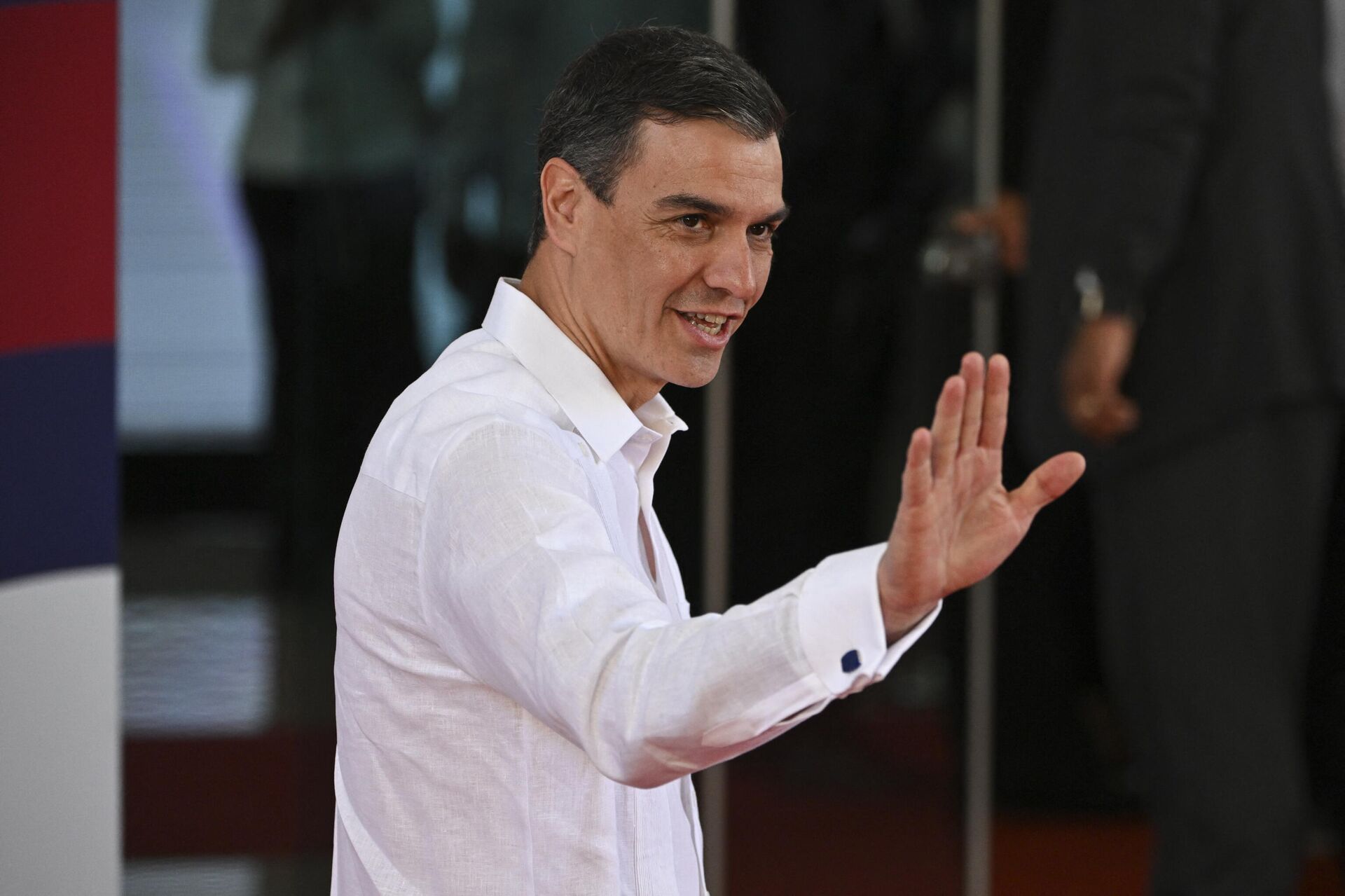 Spanish Prime Minister Pedro Sanchez waves as he arrives for the plenary session of the XXVIII Ibero-American Summit of Heads of State and Government at the Dominican Foreign Ministry building in Santo Domingo, on March 25, 2023 - Sputnik International, 1920, 30.03.2023