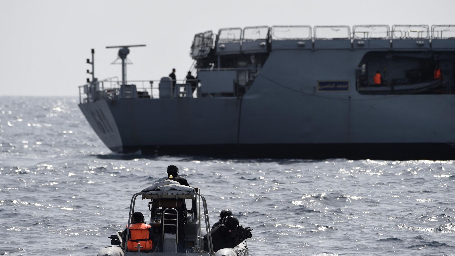Nigerian special forces sail to intercept pirates during a joint exercise between Nigerian and Moroccan naval personels as part of Obangame Express, a multinational maritime exercise involving 33 countries off the coast of Lagos on March 20, 2019 - Sputnik International, 1920, 31.03.2023