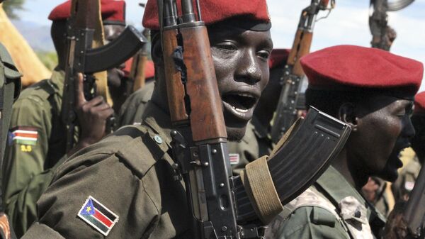 In this photo taken Thursday, April 14, 2016, government soldiers follow orders to raise their guns during a military parade in Juba, South Sudan.  - Sputnik International