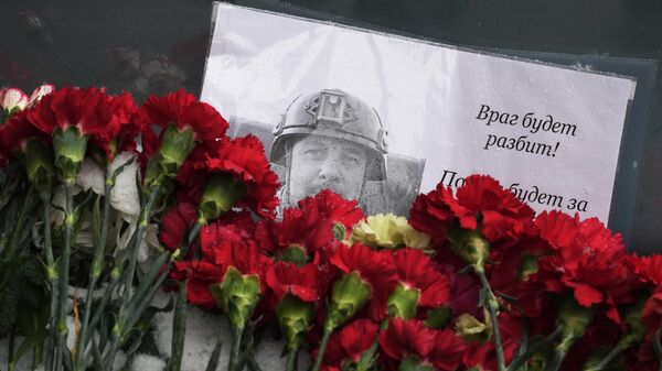 Flowers at the scene of the terror attack in St. Petersburg that killed Vladlen Tatarsky - Sputnik International