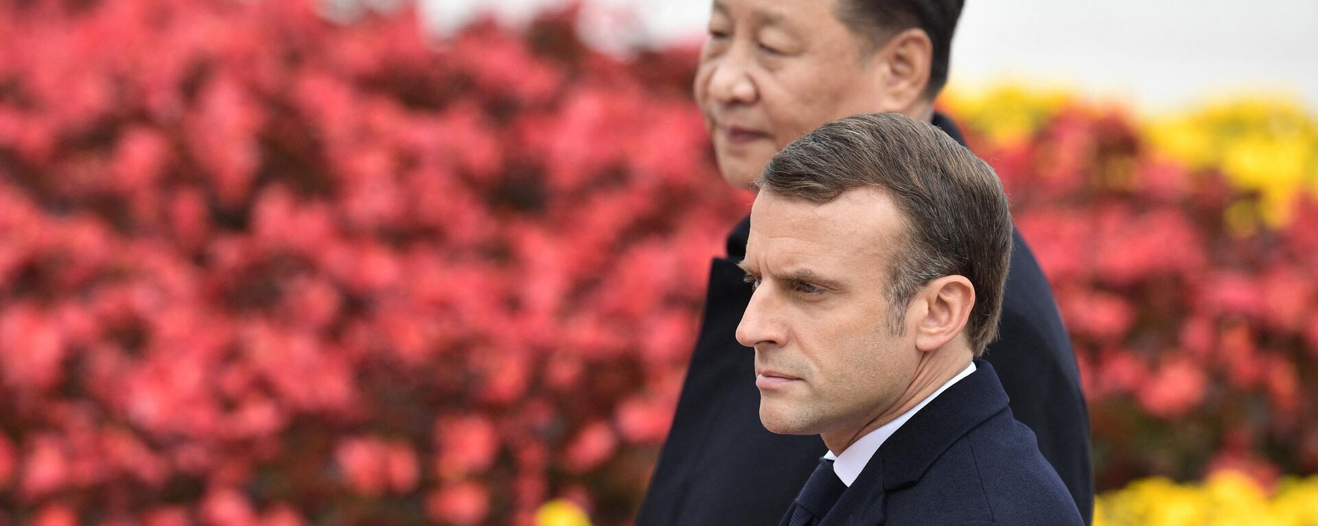 French President Emmanuel Macron walks with Chinese President Xi Jinping during a welcome ceremony at the Great Hall of the People in Beijing, in November 2019. - Sputnik International, 1920, 04.04.2023