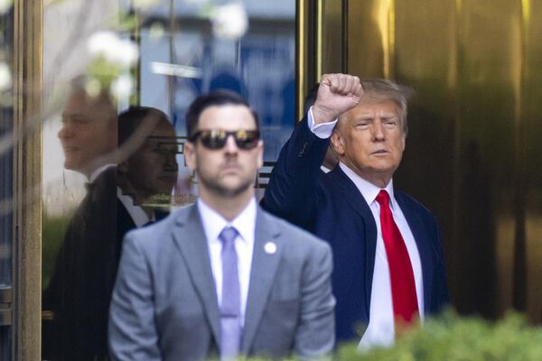 Former President Trump leaves Trump Tower for Manhattan Criminal Court in New York on 4 April 2023.. - Sputnik International