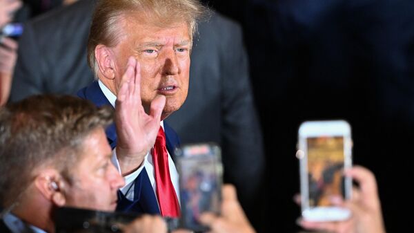 Former US president Donald Trump arrives to speak during a press conference following his court appearance on April 4, 2023.  - Sputnik International