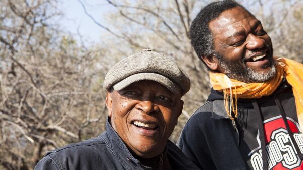 Hugh Masekela and his nephew Mabusha Masekela.  - Sputnik International