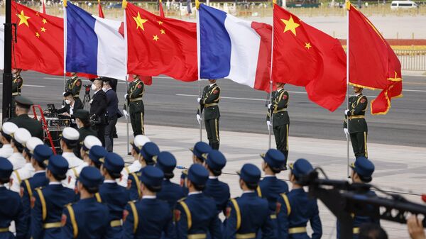 Почетный караул во время встречи президенты Франции Эммануэля Макрона в Пекине - Sputnik International