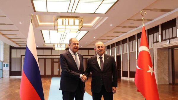 Russian FM Sergey Lavrov and his Turkish counterpart Mevlut Cavusoglu in Ankara, April 7, 2023 - Sputnik International