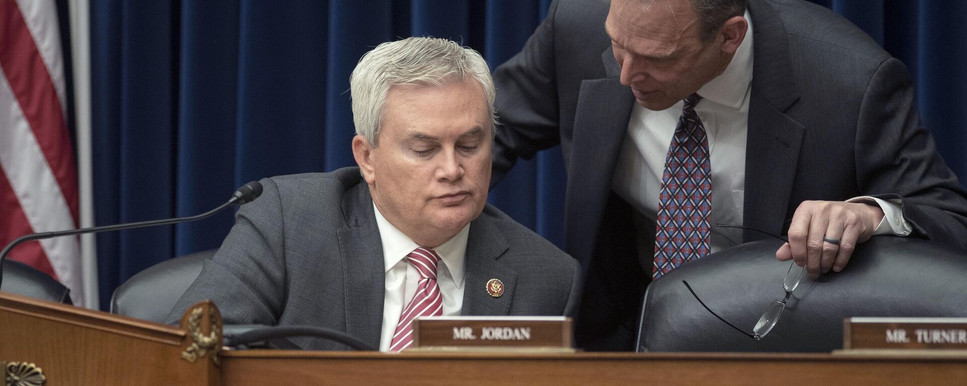 House Oversight and Accountability Committee Chairman James Comer, R-Ky., left, talks with Rep. Scott Perry, R-Pa., during the House Oversight and Accountability Committee's hearing about Congressional oversight of Washington, D.C., in Washington, Wednesday, March 29, 2023. - Sputnik International, 1920, 09.05.2023