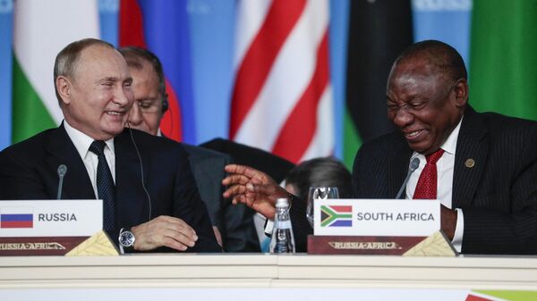 South-Africa's President Cyril Ramaphosa (L) and Russia's President Vladimir Putin (R) attend the first plenary session as part of the 2019 Russia-Africa Summit at the Sirius Park of Science and Art in Sochi, Russia, on October 24, 2019 - Sputnik International