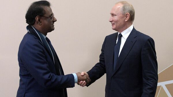 Russian President Vladimir Putin meets with acting President of Mauritius Barlen Vyapoory on the sidelines of the 2019 Russia-Africa Summit in Sochi on October 24, 2019 - Sputnik International