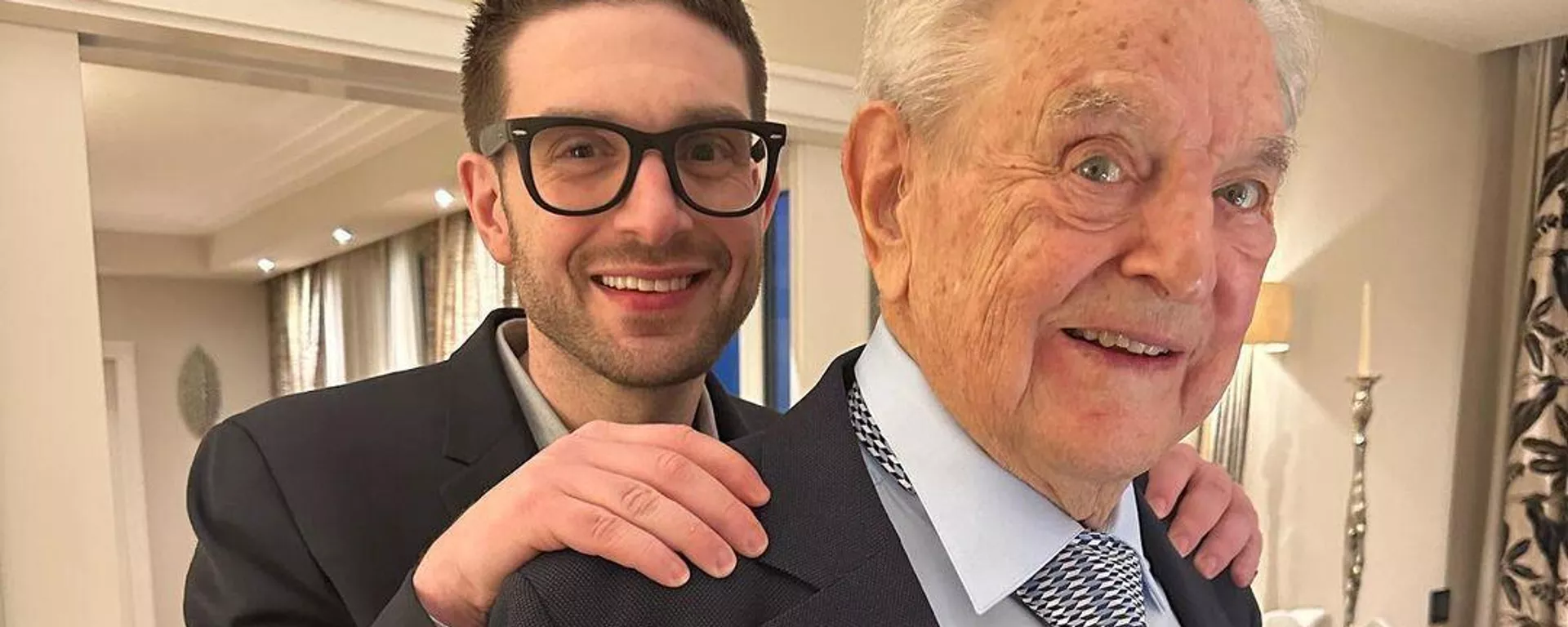 George Soros and his son Alexander - Sputnik International, 1920, 25.01.2025