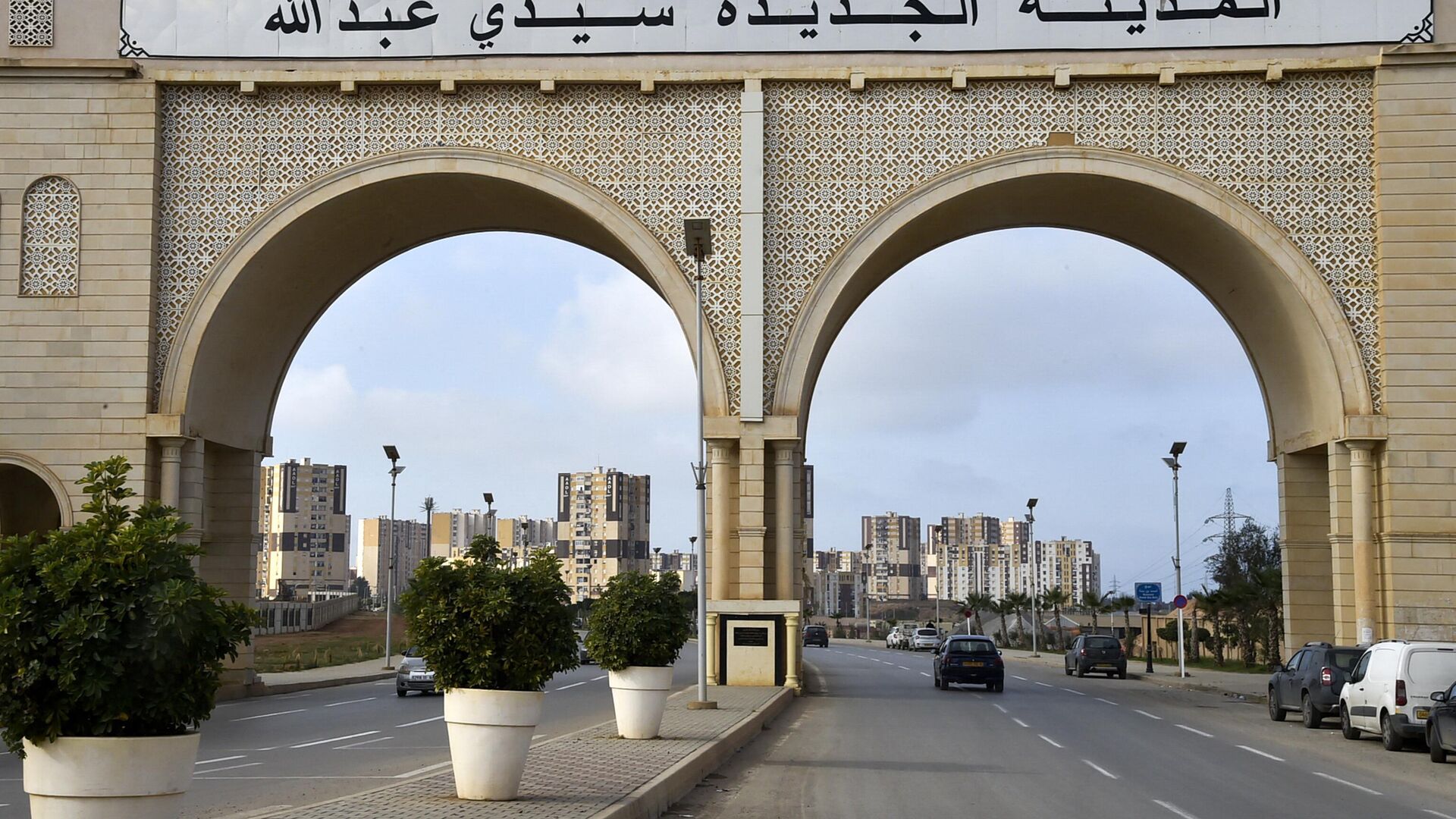 This picture taken on December 29, 2022 shows a view of the entry gate to the new city of Sidi Abdellah, located 25 kilometres west of Algeria's capital. - The new town is expected to have 90,000 dwellings in an area of 7,000 hectares, with an expected population of 450,000 - Sputnik International, 1920, 09.04.2023