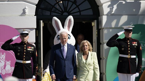US President Joe Biden, alongside First Lady Jill Biden, arrives at the annual Easter Egg Roll on the South Lawn of the White House in Washington, DC, on April 10, 2023.  - Sputnik International