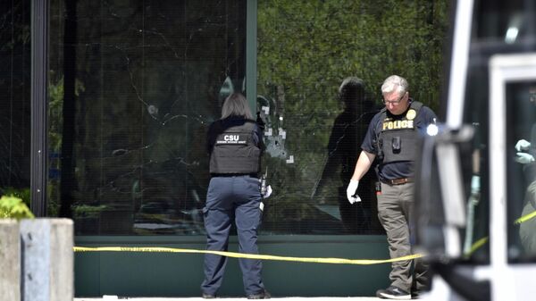 A Louisville Metro Police crime scene technician photographs bullet holes in the glass of the Old National Bank building in Louisville, Ky., Monday, April 10, 2023. A shooting at the bank killed and wounded several people police said. The suspected shooter was also dead. - Sputnik International