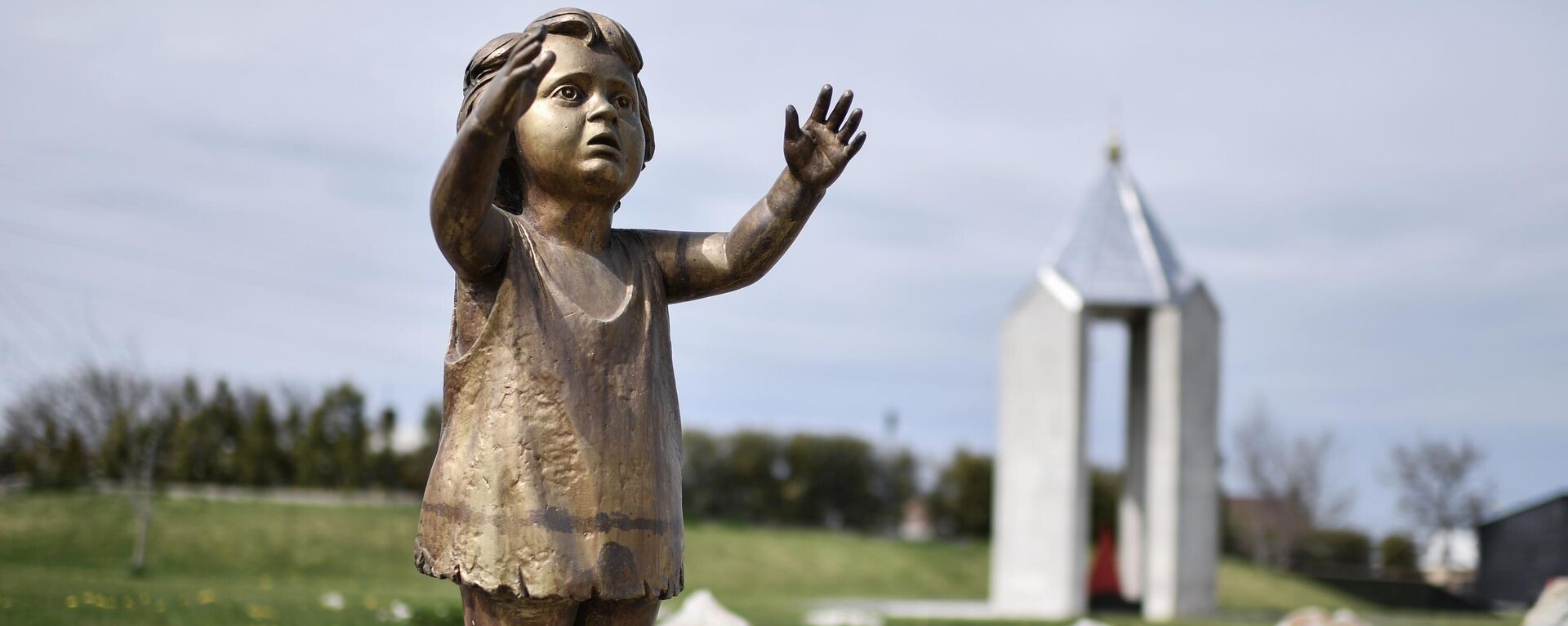 Памятник детям, убитым в концлагере, на территории мемориала Концлагерь Красный в Симферополе - Sputnik International, 1920, 11.04.2023