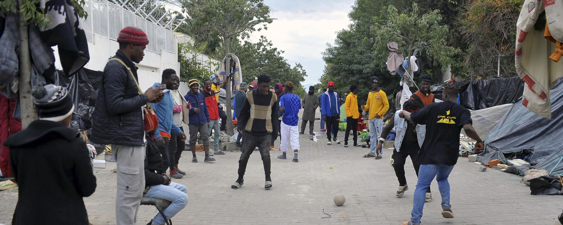 Sub-saharan migrants camp in front of the International Organization for Migration office as they seek shelter and protection amidst attacks on them, in Tunis, Tunisia, Thursday, March 2, 2023. - Sputnik International, 1920, 16.07.2023