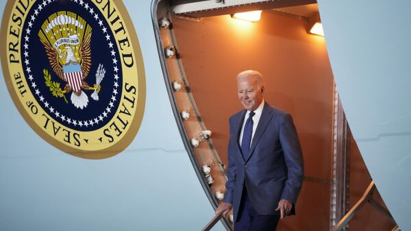President Joe Biden steps off Air Force One at Belfast International Airport in Belfast, Northern Ireland, Tuesday, April 11, 2023. Biden is visiting the United Kingdom and Ireland in part to help celebrate the 25th anniversary of the Good Friday Agreement. - Sputnik International