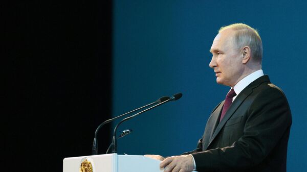 Russian President Vladimir Putin delivers a speech at a concert marking the Cosmonautics Day at the State Kremlin Palace in Moscow, Russia. - Sputnik International