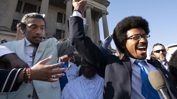 State Rep. Justin Jones, D-Nashville, and expelled Rep. Justin Pearson, D-Memphis, raise their hands just before Jones takes the oath of office outside the state Capitol Monday, April 10, 2023, in Nashville, Tenn. Jones, who along with Pearson was expelled last week over their role in a gun-control protest on the House floor in the aftermath of a deadly school shooting, was reinstated Monday after Nashville’s governing council voted to send him straight back to the Legislature. - Sputnik International