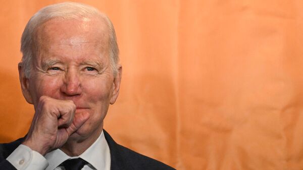 US President Joe Biden reacts as he delivers a speech at the Windsor Bar in Dundalk - Sputnik International