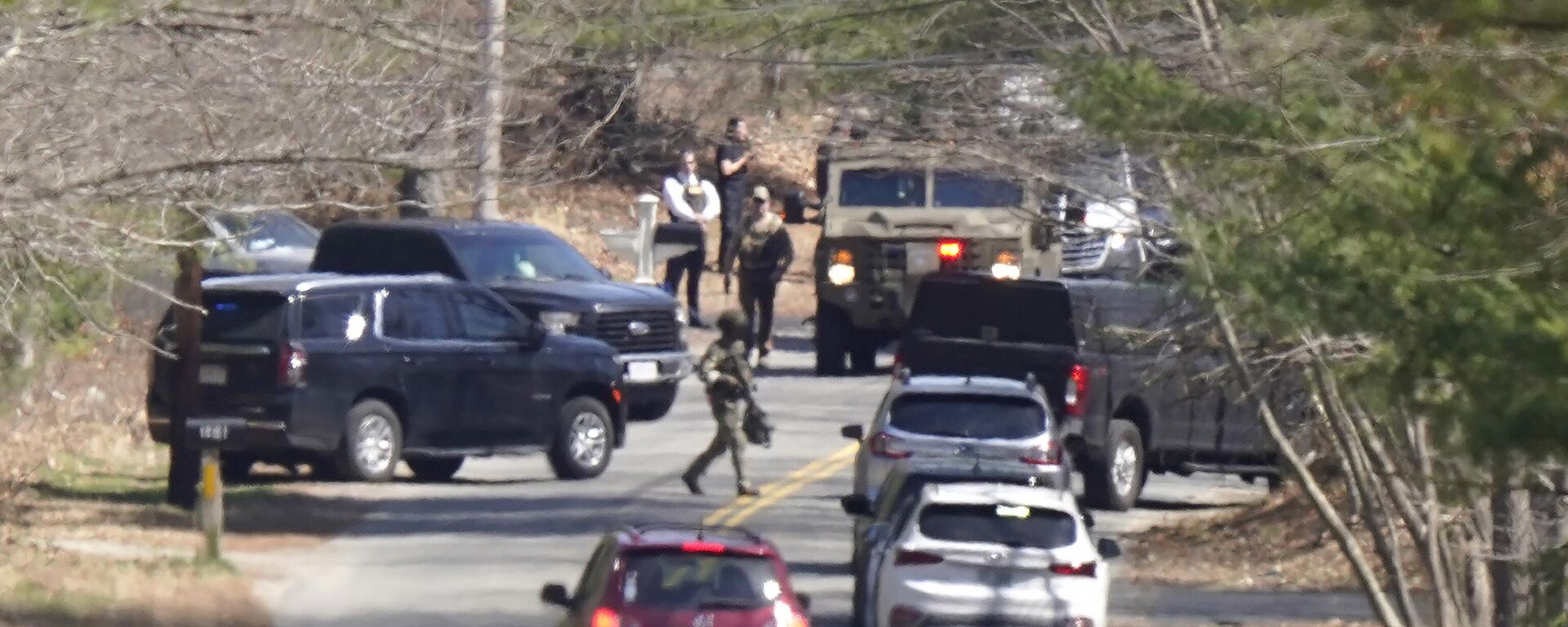 Members of law enforcement assemble on a road, Thursday, April 13, 2023, in Dighton, Mass., near where FBI agents converged on the home of a Massachusetts Air National Guard member who has emerged as a main person of interest in the disclosure of highly classified military documents on the Ukraine. The guardsman was identified as 21-year-old Jack Teixeira. - Sputnik International, 1920, 14.04.2023