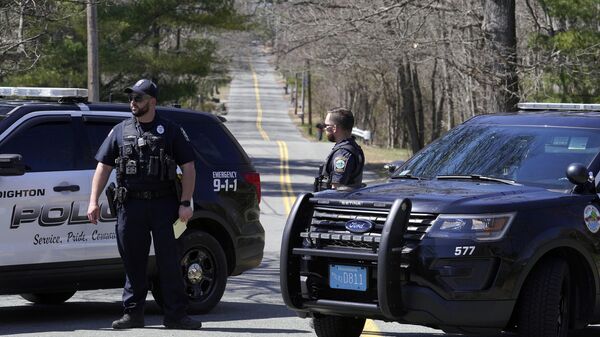 Members of Dighton Police Department stand at a road block, Thursday, April 13, 2023, in Dighton, Mass., about one half a mile from where FBI agents converged on the home of a Massachusetts Air National Guard member who has emerged as a main person of interest in the disclosure of highly classified military documents on the Ukraine. The guardsman was identified as 21-year-old Jack Teixeira. - Sputnik International