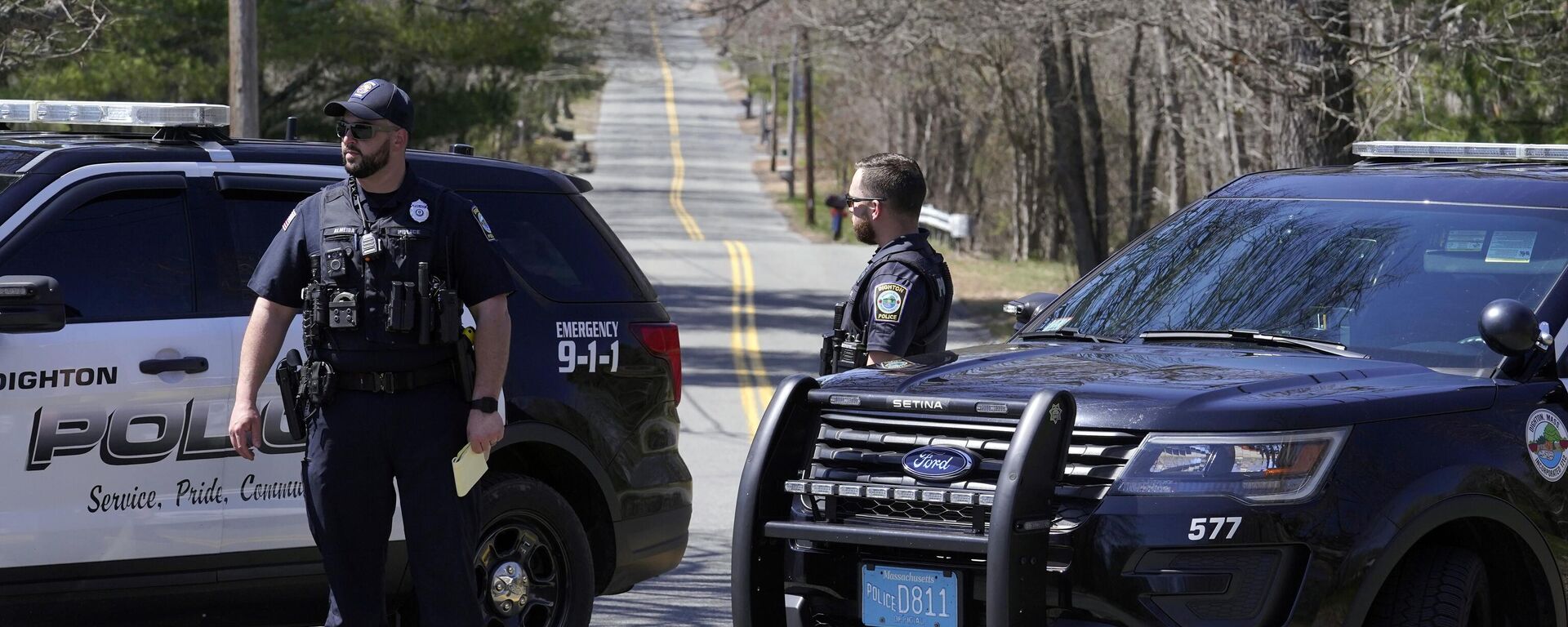 Members of Dighton Police Department stand at a road block, Thursday, April 13, 2023, in Dighton, Mass., about one half a mile from where FBI agents converged on the home of a Massachusetts Air National Guard member who has emerged as a main person of interest in the disclosure of highly classified military documents on the Ukraine. The guardsman was identified as 21-year-old Jack Teixeira. - Sputnik International, 1920, 05.07.2023