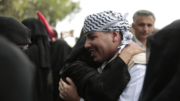 A Houthi prisoner hugs relative as he arrives to Sanaa airport, Saturday, April 15, 2023. An exchange of more than 800 prisoners linked to Yemen's long-running war them began Friday, the International Committee for the Red Cross said. - Sputnik International