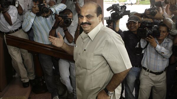 Indian lawmaker Atiq Ahmed, then serving jail sentence, arrives at the Parliament house in New Delhi, India, July 21, 2008. - Sputnik International